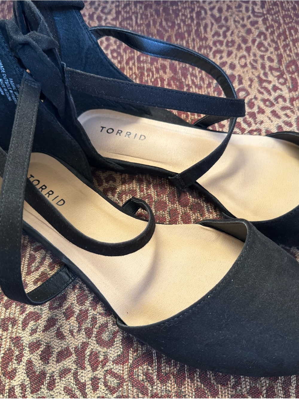EUC Torrid Criss Cross Strap w/ Ankle Tie Black Ballerina Flats Size 10 WW Wide